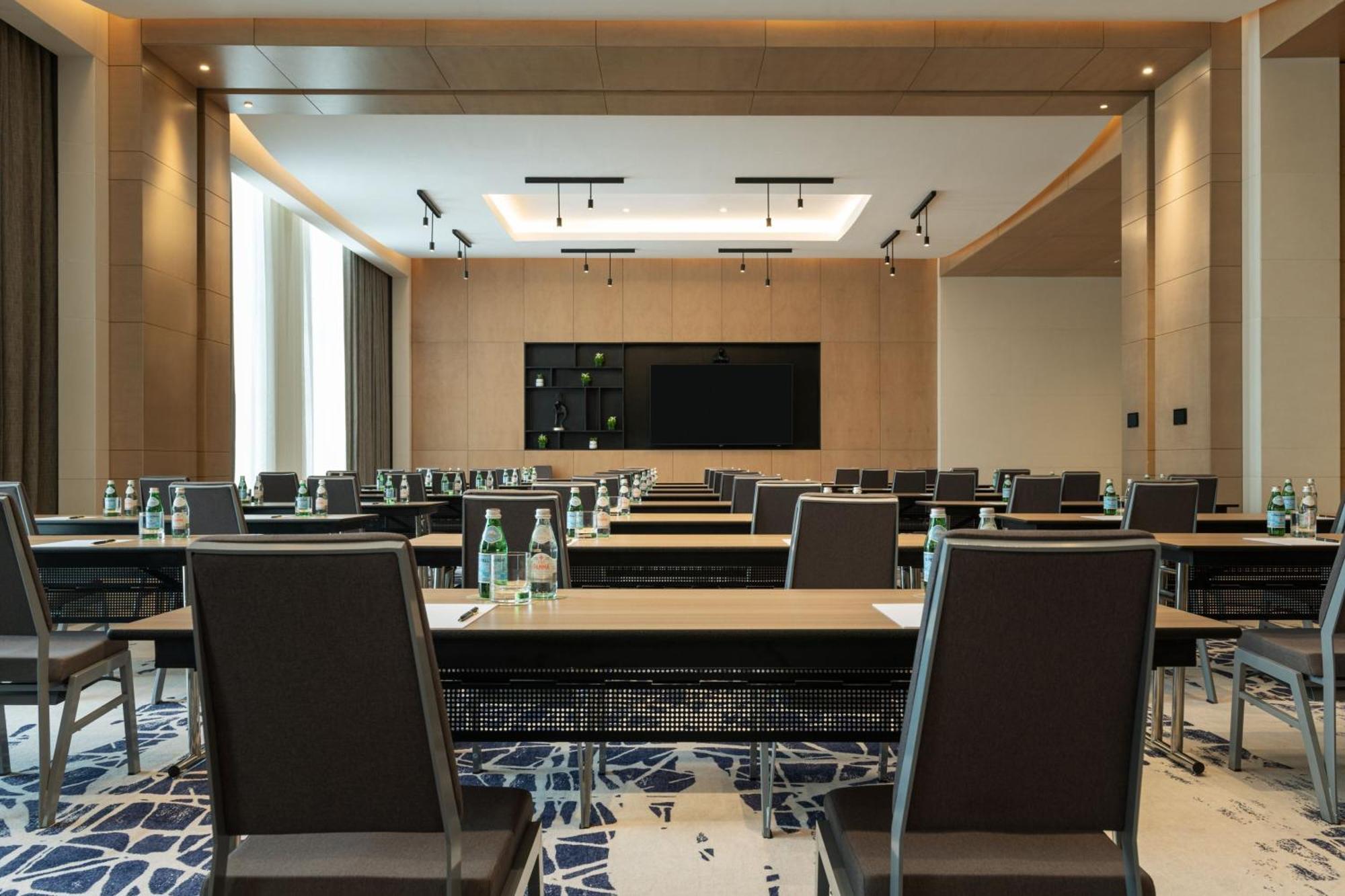 Le Royal Meridien Place Vendome Lusail Exterior photo Meeting room