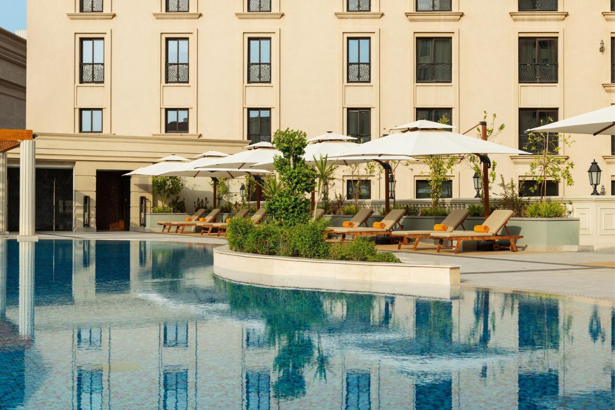 Le Royal Meridien Place Vendome Lusail Exterior photo The pool at the Four Seasons Hotel