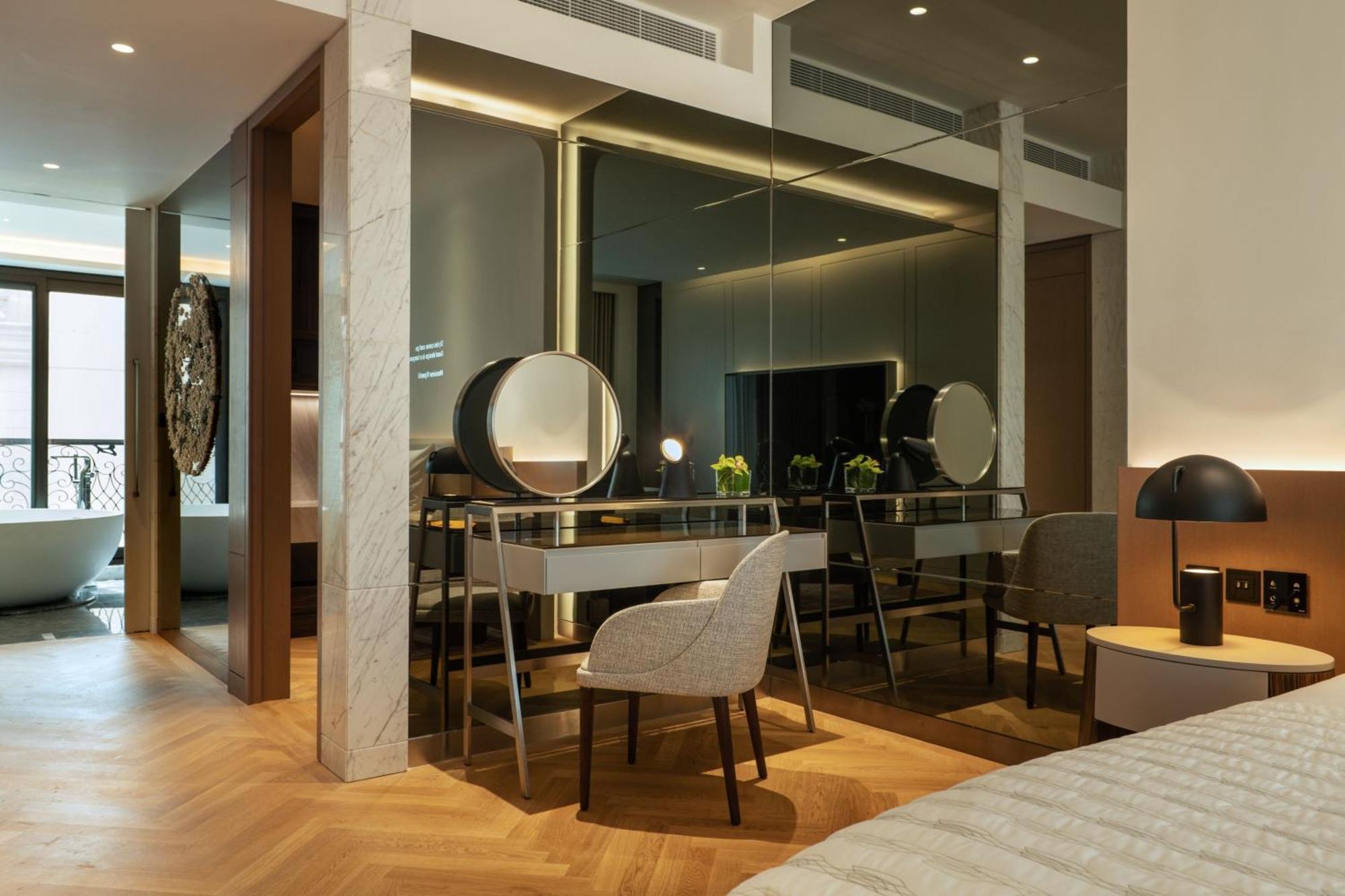 Le Royal Meridien Place Vendome Lusail Exterior photo A bedroom at The Hari