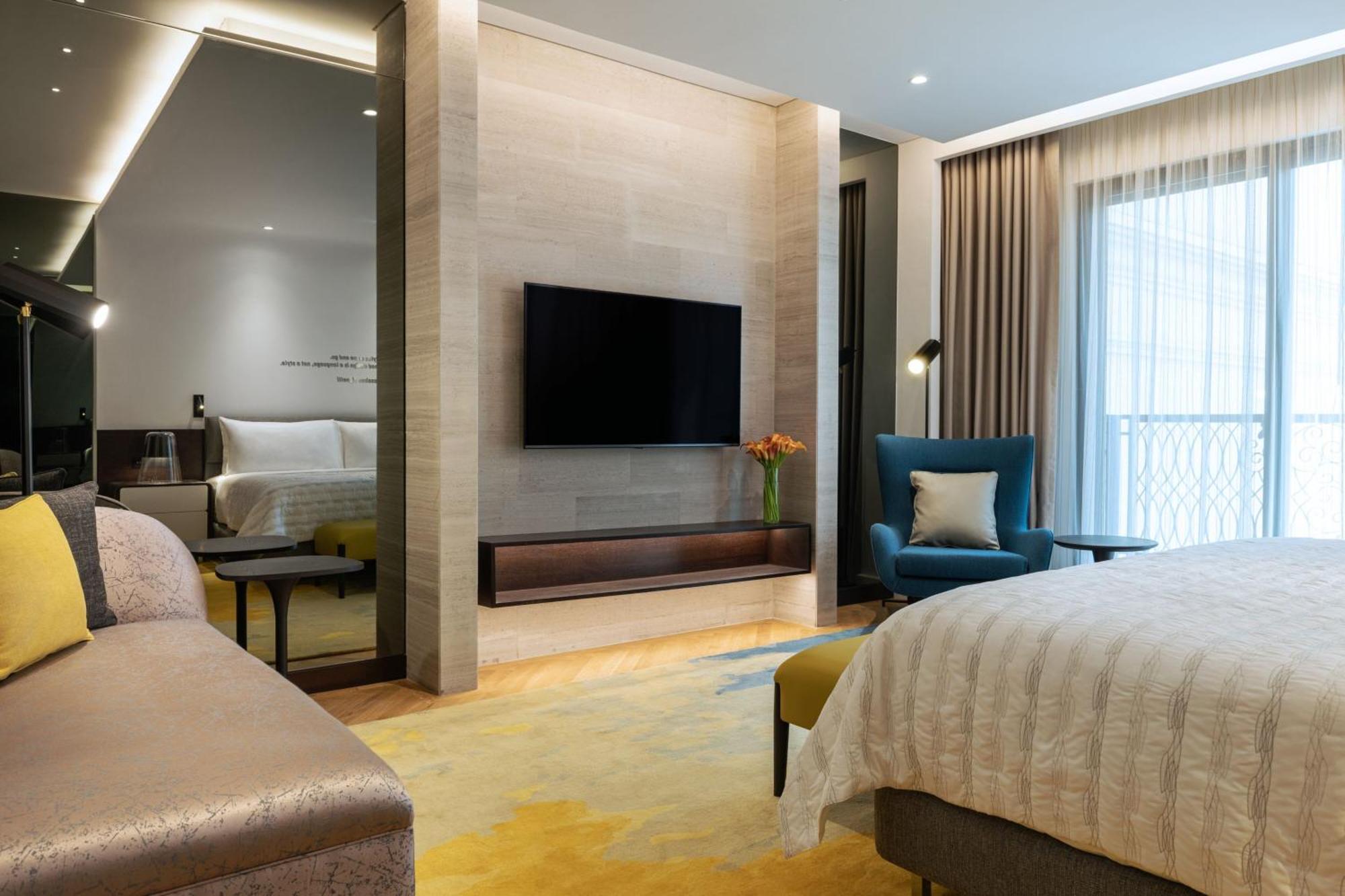 Le Royal Meridien Place Vendome Lusail Exterior photo Deluxe Suite