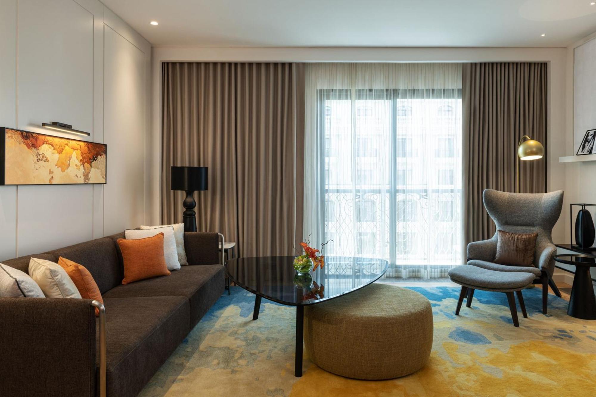 Le Royal Meridien Place Vendome Lusail Exterior photo Living room